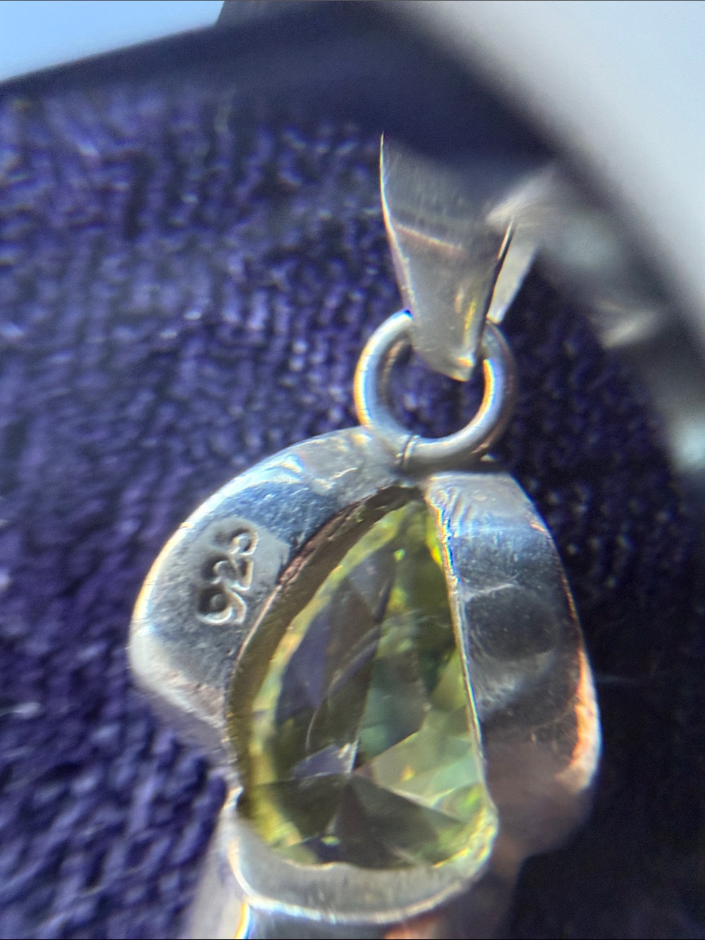 925 sterling silver necklace with large green sparkling stone - Picture 5 of 10